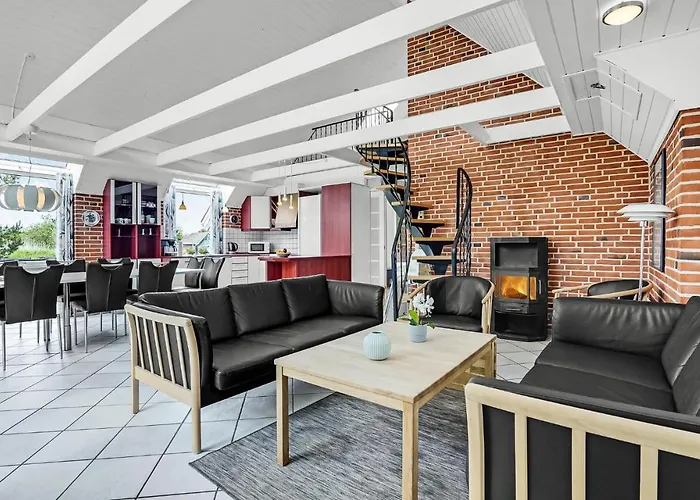 Semesterbostad 6 Bedroom Stunning In Romo