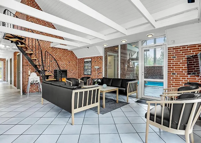 6 Bedroom Stunning In